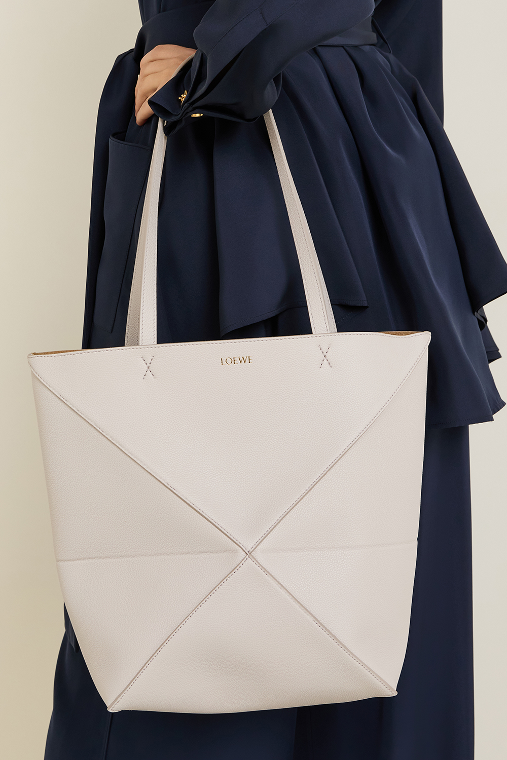 תמונת כל הלוק של תיק פאזל מתקפל מדיום